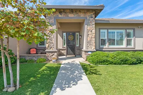 Exterior - 784 Aparicio Way, Galt, CA 95632 photo 8 of 14