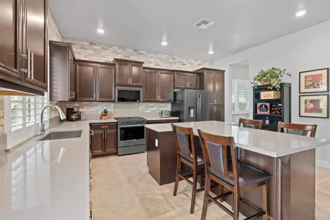 Kitchen - 784 Aparicio Way, Galt, CA 95632 photo 5 of 6