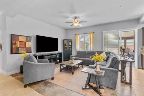 Living - 784 Aparicio Way, Galt, CA 95632 photo 2 of 4