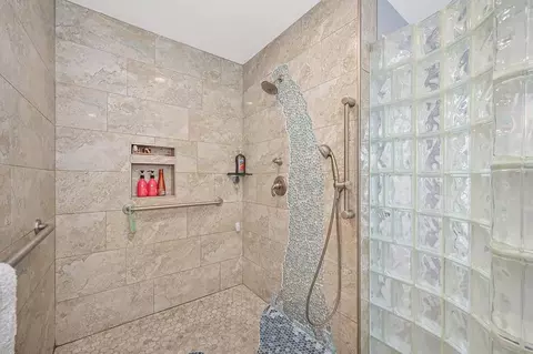 Bath - 7357 Ridge Rd, Newcastle, CA 95658 photo 2 of 7
