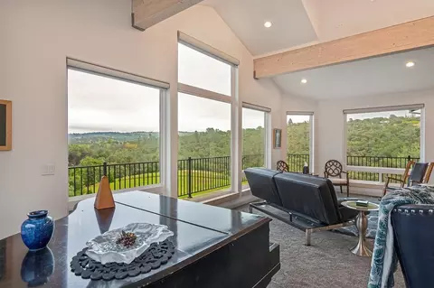 Living - 7357 Ridge Rd, Newcastle, CA 95658 photo 3 of 10