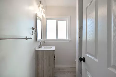Bath - 921 W 4th St, Ripon, CA 95366 photo 2 of 2