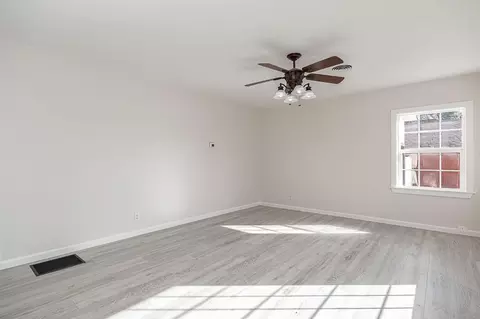 Living - 921 W 4th St, Ripon, CA 95366 photo 3 of 4