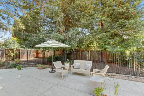 Exterior - 1014 Radcliffe Dr, Davis, CA 95616 photo 5 of 15