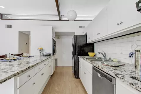Kitchen - 1014 Radcliffe Dr, Davis, CA 95616 photo 3 of 6