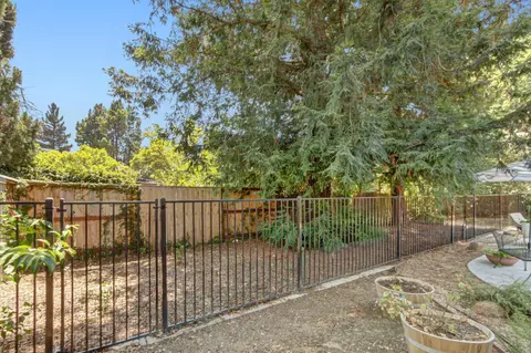 Exterior - 1014 Radcliffe Dr, Davis, CA 95616 photo 10 of 15