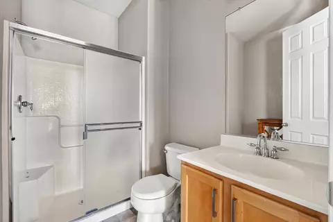 Bath - 933 Campfire Cir, Rocklin, CA 95765 photo 1 of 3