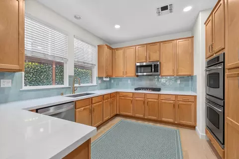 Kitchen - 933 Campfire Cir, Rocklin, CA 95765 photo 1 of 3