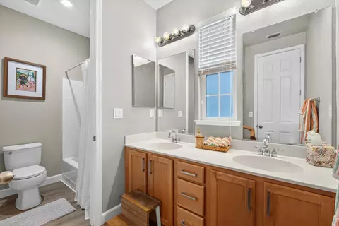 Bath - 933 Campfire Cir, Rocklin, CA 95765 photo 2 of 3