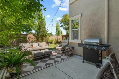 Exterior - 933 Campfire Cir, Rocklin, CA 95765 photo 3 of 6