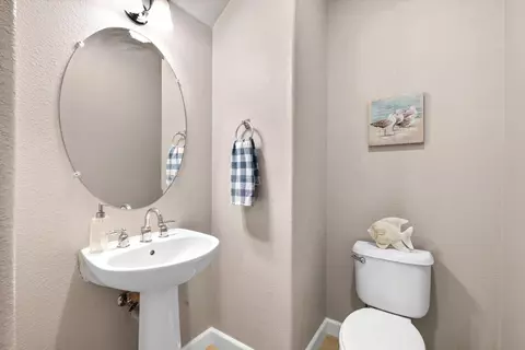 Bath - 933 Campfire Cir, Rocklin, CA 95765 photo 3 of 3