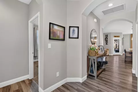Entry Way - 897 Gunnison Dr, Madera, CA 93638 photo 2 of 4