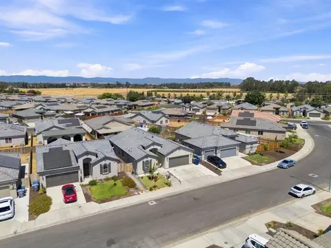 View/Area - 897 Gunnison Dr, Madera, CA 93638 photo 2 of 11