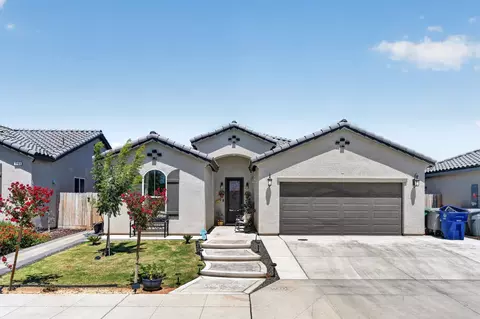 Exterior - 897 Gunnison Dr, Madera, CA 93638 photo 3 of 8