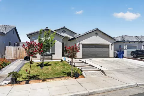 Exterior - 897 Gunnison Dr, Madera, CA 93638 photo 2 of 8