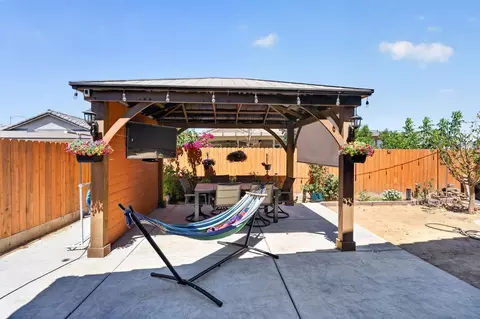 Exterior - 897 Gunnison Dr, Madera, CA 93638 photo 7 of 8