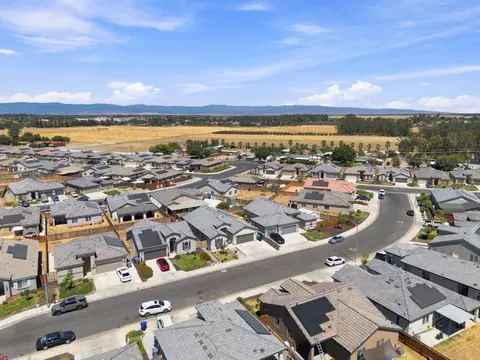 View/Area - 897 Gunnison Dr, Madera, CA 93638 photo 3 of 11