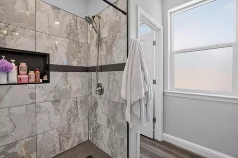 Bath - 897 Gunnison Dr, Madera, CA 93638 photo 3 of 3