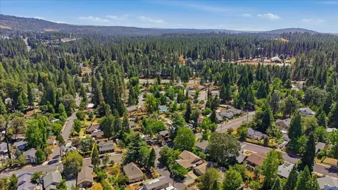 View/Area - 623 Brighton St, Grass Valley, CA 95945 photo 2 of 5