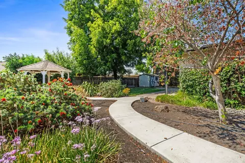 Exterior - 158 E Coolidge Ave, Modesto, CA 95350 photo 6 of 8
