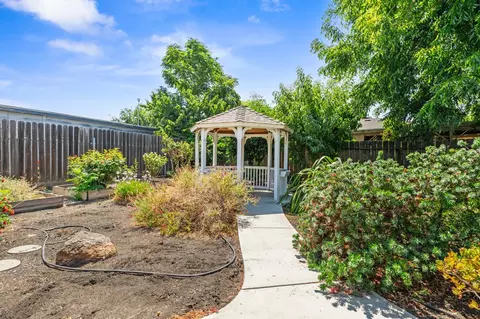Exterior - 158 E Coolidge Ave, Modesto, CA 95350 photo 5 of 8