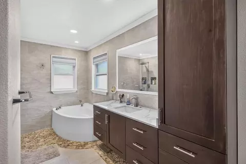 Bath - 4500 Longhorn St, Carmichael, CA 95608 photo 5 of 8