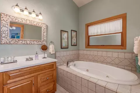 Bath - 1343 Oak Cir, Arnold, CA 95223 photo 5 of 9