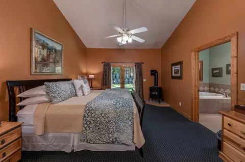 Bedroom - 1343 Oak Cir, Arnold, CA 95223 photo 3 of 6
