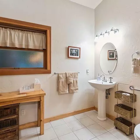 Bath - 1343 Oak Cir, Arnold, CA 95223 photo 6 of 9