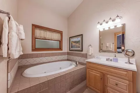 Bath - 1343 Oak Cir, Arnold, CA 95223 photo 3 of 9