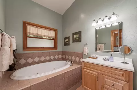 Bath - 1343 Oak Cir, Arnold, CA 95223 photo 4 of 9