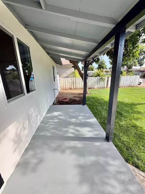 Exterior - 1117 Manor Dr, Modesto, CA 95351 photo 4 of 6