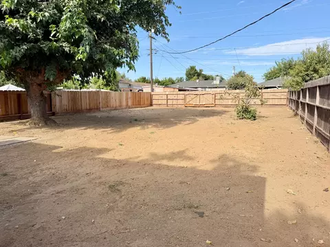 Exterior - 1117 Manor Dr, Modesto, CA 95351 photo 5 of 6