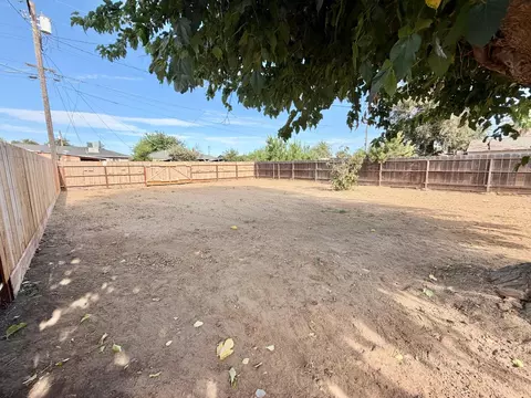 Exterior - 1117 Manor Dr, Modesto, CA 95351 photo 6 of 6