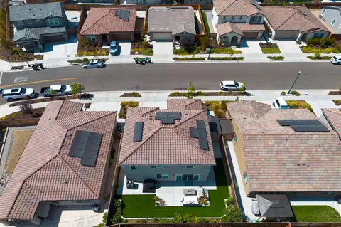 View/Area - 547 Estancia St, Lathrop, CA 95330 photo 4 of 7
