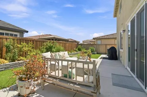Exterior - 547 Estancia St, Lathrop, CA 95330 photo 7 of 11