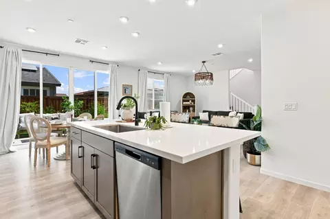 Kitchen - 547 Estancia St, Lathrop, CA 95330 photo 3 of 7