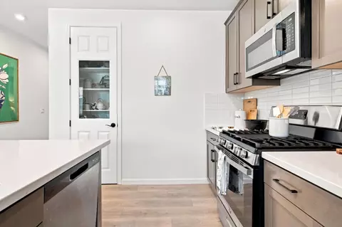 Kitchen - 547 Estancia St, Lathrop, CA 95330 photo 5 of 7