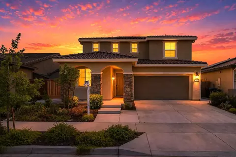 Exterior - 547 Estancia St, Lathrop, CA 95330 photo 2 of 11