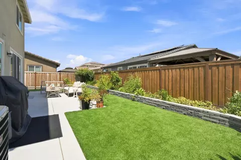 Exterior - 547 Estancia St, Lathrop, CA 95330 photo 9 of 11