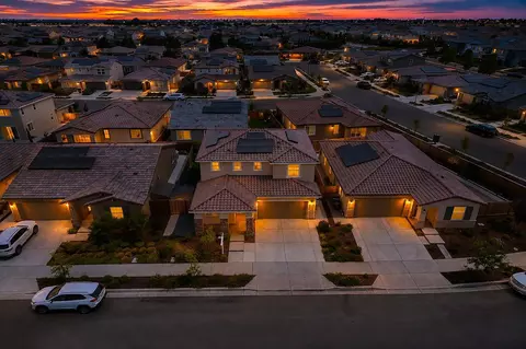 View/Area - 547 Estancia St, Lathrop, CA 95330 photo 2 of 7