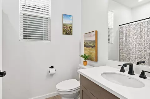 Bath - 547 Estancia St, Lathrop, CA 95330 photo 1 of 4