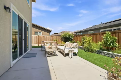Exterior - 547 Estancia St, Lathrop, CA 95330 photo 10 of 11