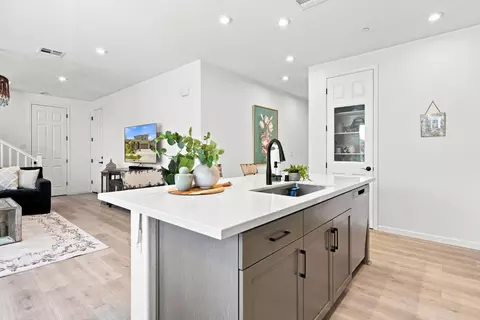 Kitchen - 547 Estancia St, Lathrop, CA 95330 photo 4 of 7