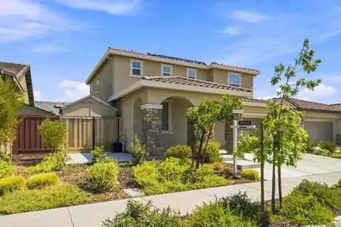 Exterior - 547 Estancia St, Lathrop, CA 95330 photo 5 of 11