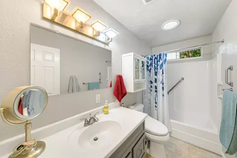 Bath - 3044 Evergreen Ct, Georgetown, CA 95634 photo 1 of 4