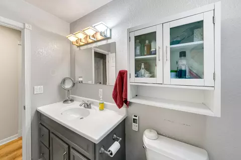 Bath - 3044 Evergreen Ct, Georgetown, CA 95634 photo 4 of 4
