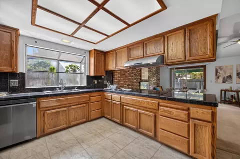 Kitchen - 5522 Engle Rd, Carmichael, CA 95608 photo 5 of 7