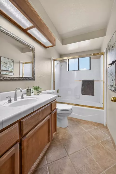 Bath - 5522 Engle Rd, Carmichael, CA 95608 photo 2 of 7
