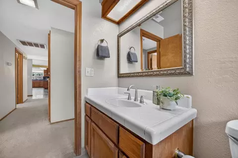 Bath - 5522 Engle Rd, Carmichael, CA 95608 photo 3 of 7